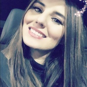 Meet your Posher, Amina